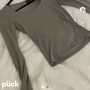 Grön tröja  - Tröjan är ifrpn Gina och kommer inte till användning💓