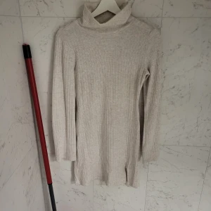 Klänning stl xs - Klänning stl xs. Fint skick. Använd fåtal gång.