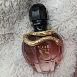 Pure xs parfym - Säljer min nästan helt nya Pure xs parfym 50 ml då doften inte riktigt passade mig 