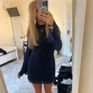 Glittrig klänning 💓❤️ - Såå fin glittrig klänning som är perfekt till fest 💖💓💕 