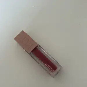 Lifter gloss ifrån maybelline, oanvänd endast testad💞