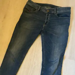 Jeans i storlek 31(width) / 32(length) Regular Fit Pris 500kr + frakt