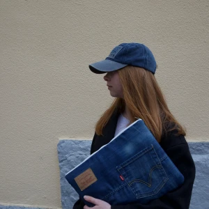 Datorfodral  - 25x35, passar både chromebook och Macbook⭐️💻 Handsytt av återvunna material🪡 Innerficka