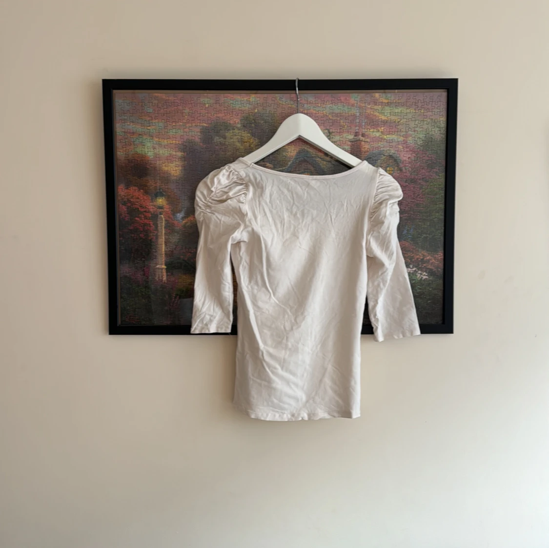 Vit tröja med rosett  - 90