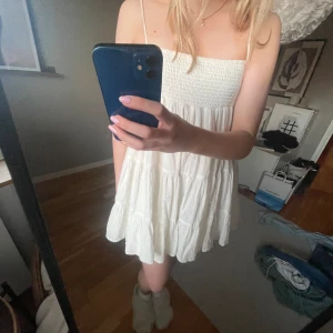 Zara klänning - så så fin och trendig klänning från zara som inte säljs längre💕