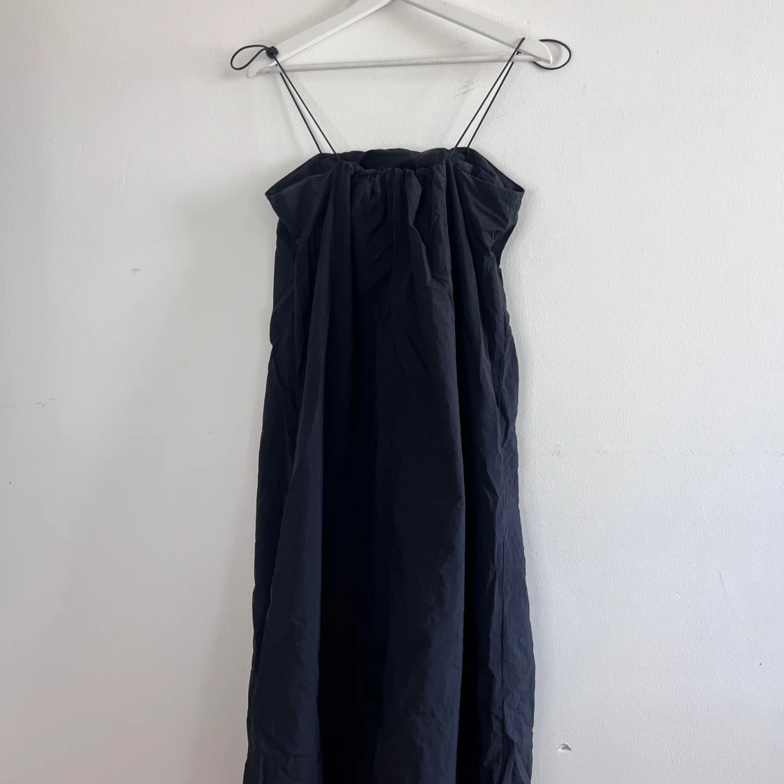 svart ballongklänning - 90