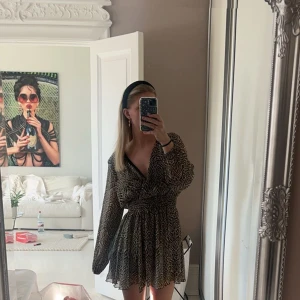 Sommar klänning  - Klänning från zara som är helt ny, tyvärr är inte lappen kvar 💗xs men passar även s 