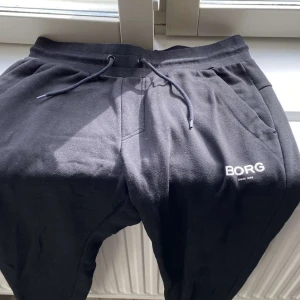 björn borg byxor - säljer min killes björn borg byxor, inte så använda och i bra skick, nypris 500 kr.
