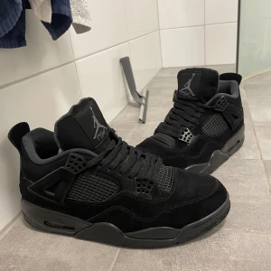  Black cats - Säljer mina black cats nu! använda 2-3 gånger typ Kan gå ner i pris vid snabb affär!