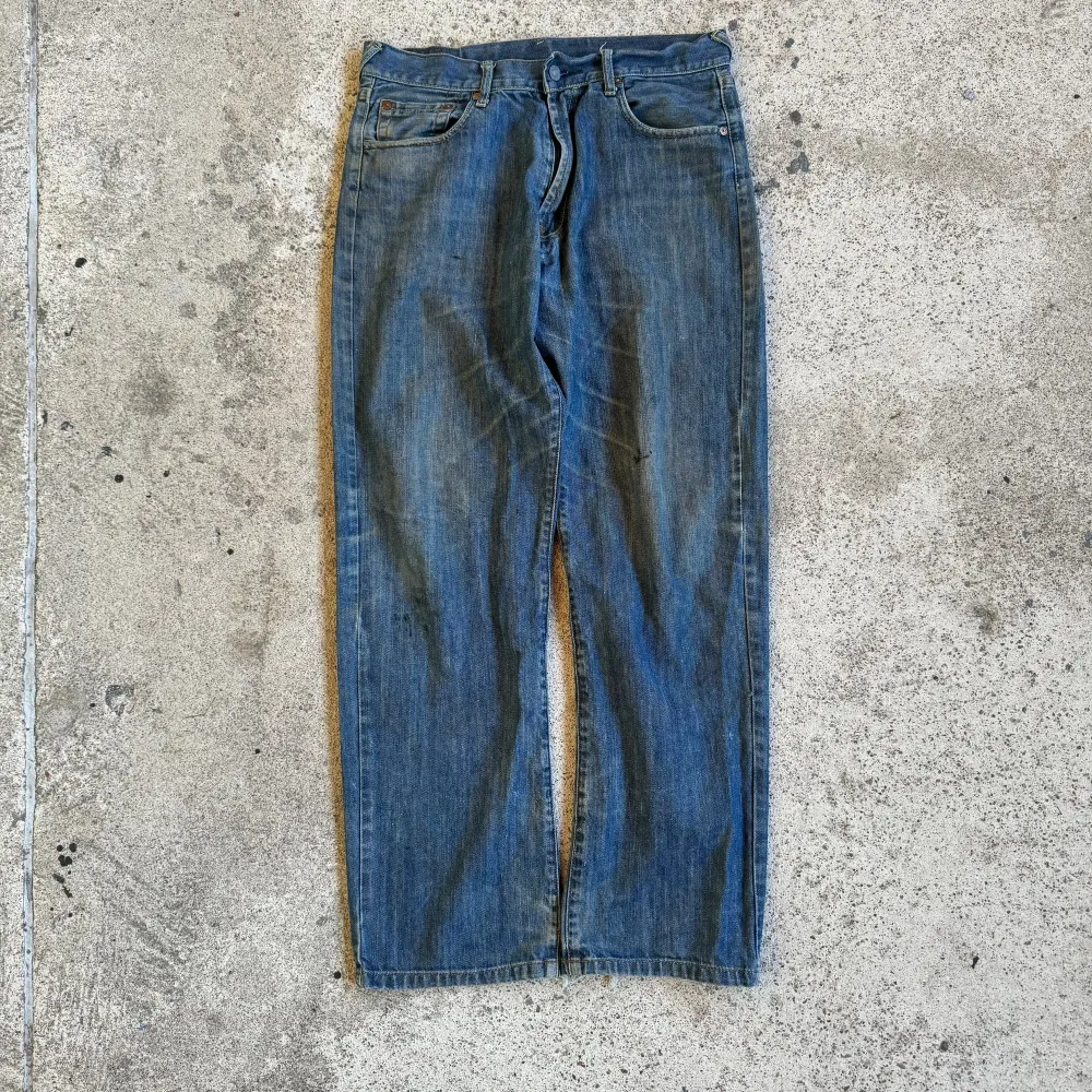 feta evisu puma jeans me en röd fläck men de ser fett ut ngl, inte helt säker på äktheten men tror de äkta 👨🦯sitter som 32W. kom privat för mått osv . Farkut & Housut.