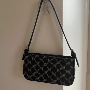 Väska - Fin handväska från Lindex köpt för 400kr aldrig använd!🩷