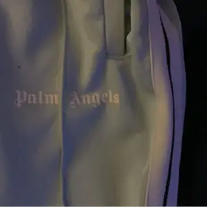 Palm Angels byxor som har inga skador är som helt nya har bara använts bara några få gåny