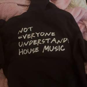 Säljer denna Marcus Rolf hoodie från Roscali med trycket ”Not everyone understands house music”. Väldigt eftertraktad och svår att få tag på❗️skick 9/10 storlek S
