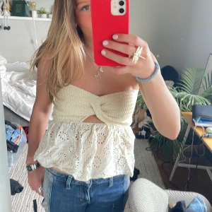 Zara topp  - Säljer denna fina topp från zara perfekt till sommaren 🥰💞