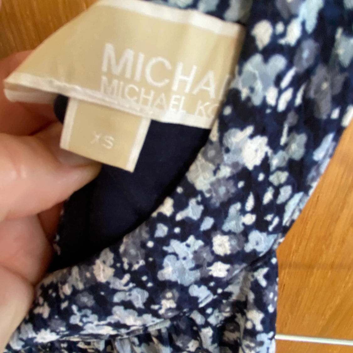 Superfin blåblommig sommarklänning från Michael Kors!   - 91