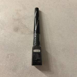 Oöppnad eyeliner  Nypris 149kr