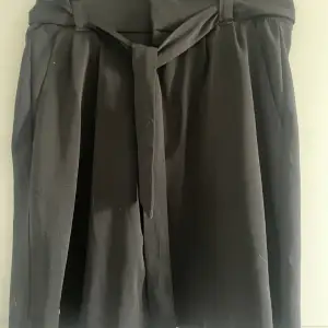 Svart kjol från BikBok, lite liten i storleken men bra skick🌸