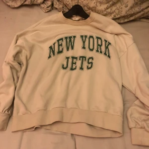 Tröja  - Fin tröja som passar till det mesta 