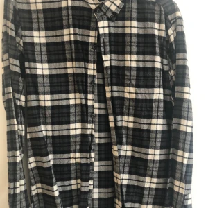 Flannelskjorta - Storlek S. Oversize. Använd skick.