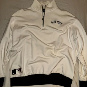 Sweater  - Fint skick, använd bara några gånger.