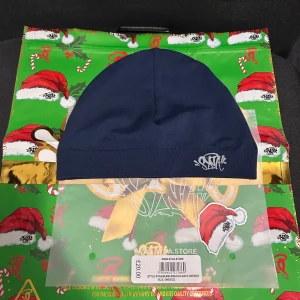 Syna world mössa - En syna world mössa i perfekt skick, den är bara testad.