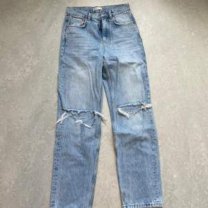 Håliga jeans från Gina tricot. Strl 34. Knappt använda. 100kr