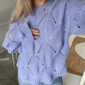 Stickad tröja från Ellos - Säljer min superfina stickade tröja från Ellos som är perfekt till sommaren. Är i väldigt bra skick! Står att den är i storlek 42/44 men sitter bra på mig som är en storlek M😊