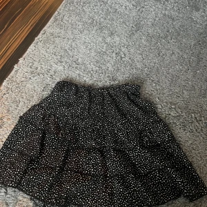 Kjol - Kjol i storlek S säljer för 80 kr 