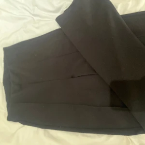 Kostymbyxor  - Säljer dessa kostym byxor från Gina tricot, då dem ej används. Orginalpris är 359kr och mitt pris går att diskutera 💖