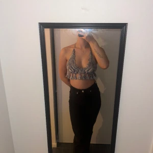 Gullig blå topp - Storlek S men passar XS, säljer för att den tyvärr är liten på mig.