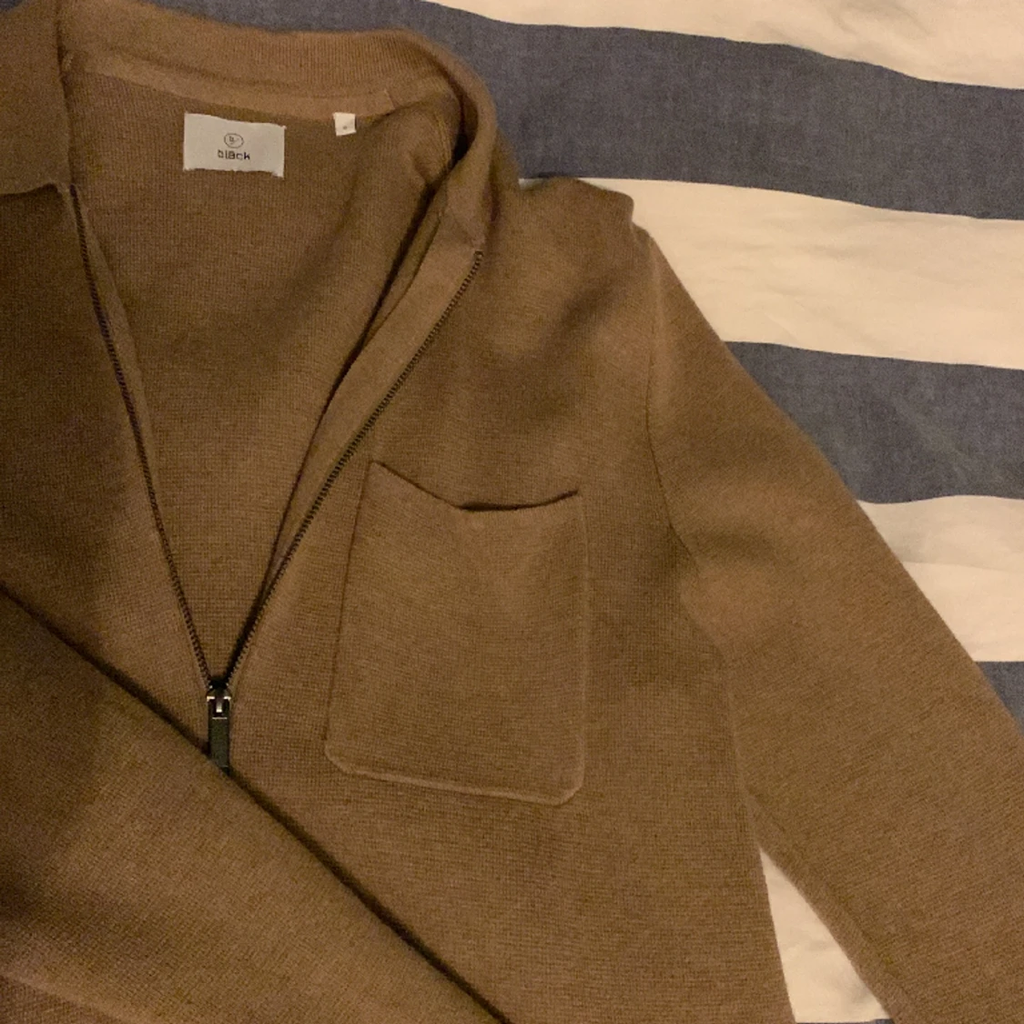 Tunn overshirt med dragkedja från märket Bläck! - 91