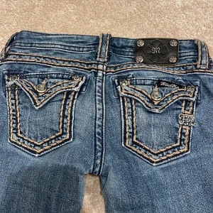 Miss me jeans  - Jag säljer dessa miss me jeans då det är för små och för korta för mig! Är 160 med ganska långa ben och har vanligtvis 24/25 i jeans, de står 12 på dom så utgår från att de menar 12 år!💞💞💞