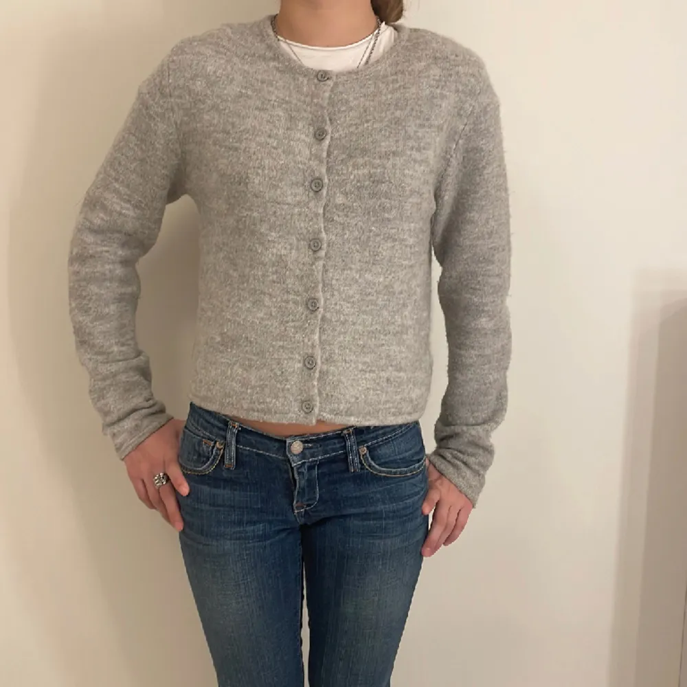 Grå Stickad Kofta Ifrån Gina Tricot