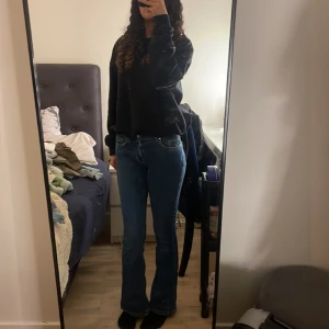 Boot cot jeans - Boot cot jeans från bikbok. De är jätte fina och Sitter ganska bra.