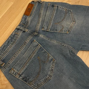 Ltb jeans💕 - Säljer mina snygga ltb jeans i modellen Valerie som tyvärr blivit för små för mig🫶🏻Använt ett par gånger och de är i mycket bra skick💕Nypris 800☺️