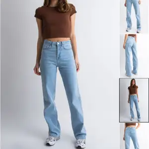 Helt oanvända jeans från Madlady i storlek 34. Är 162cm lång och längden är perfekt enligt mig. Kan ta egna bilder vid intresse🫶🏼🤓💗 Nypris 649