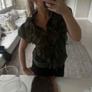 Super fin mesh blus - Super fin blus med prickar, fin till skolan som fest!!💓🙌🏼