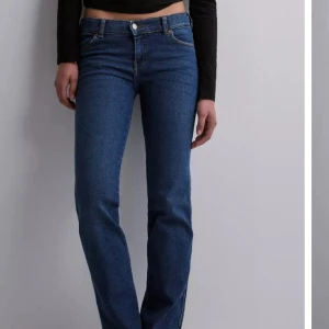 Dr denim jeans  - Jeans från dr denim. Använda fåtal gånger och inga defekter. De är väldigt stretchiga och mjuka i materialet. Längd 32. Nypris 699kr 