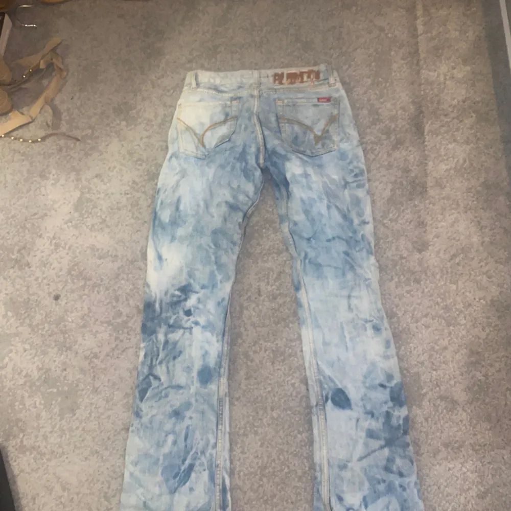 Jävligt coola stentvättade jeans som tyvärr Blivit alldeles för små. Storlek 26. Jeans & Byxor.
