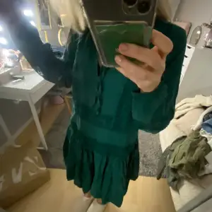 Jättegullig grön klänning