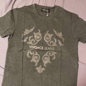 Grå Versace tröja Säljs