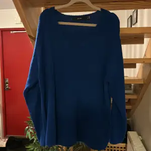 Fin stickad tröja i blått 