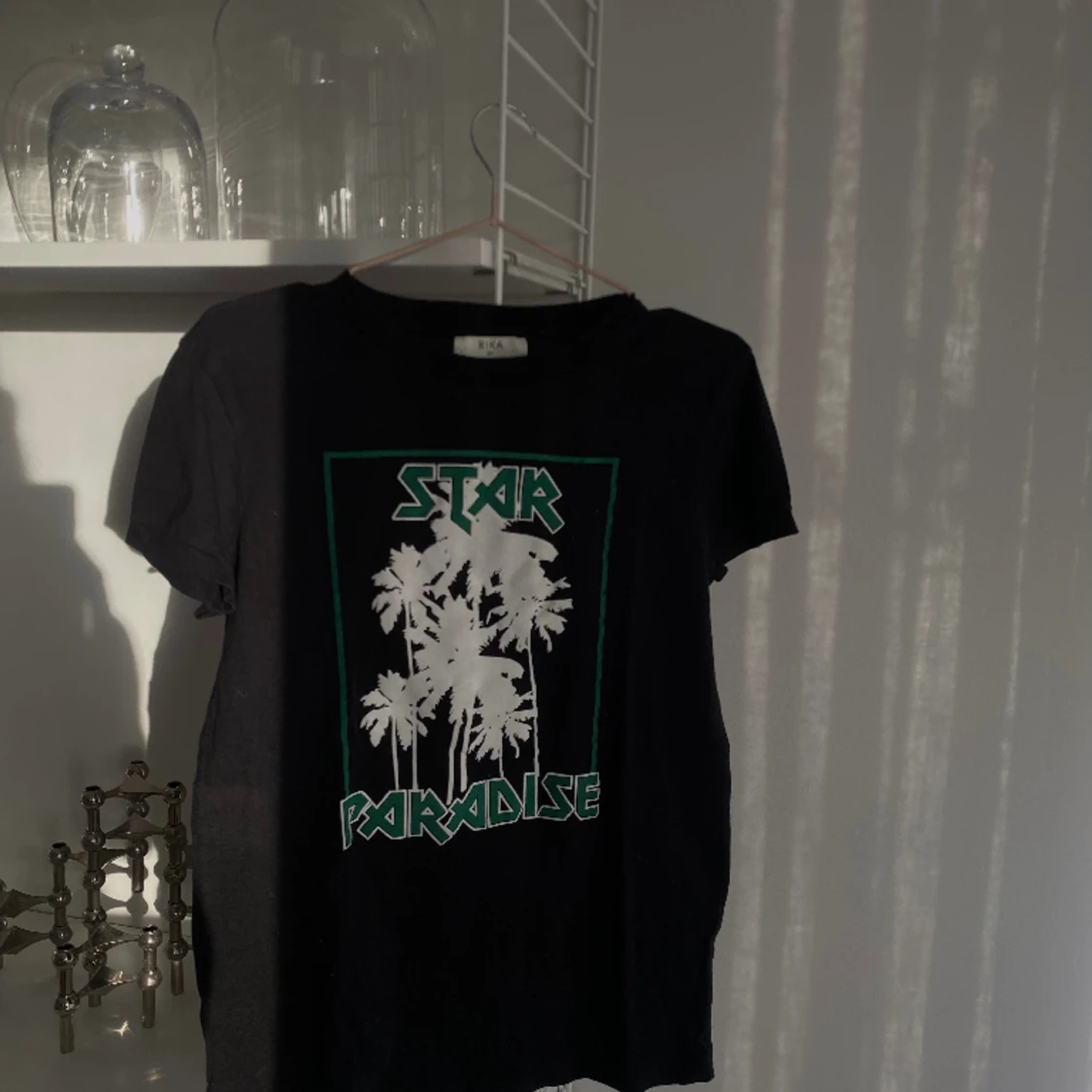 T-shirt med motiv  - 91