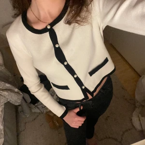 Kofta med pärlor - Kofta från zara med fina pärl knappar