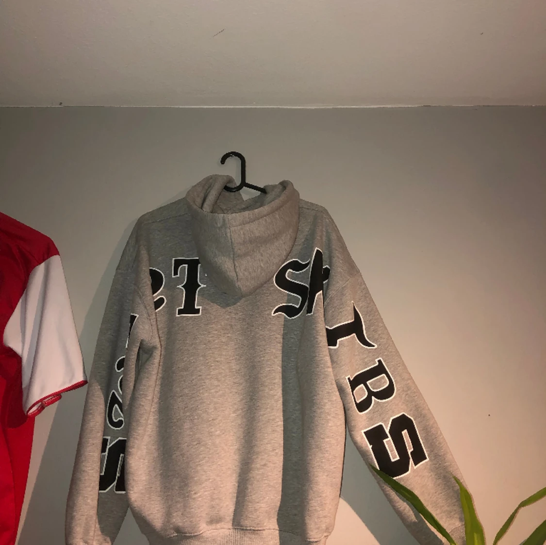 Grå hoddie från junkyard, märke: Sweet Skbts - 90