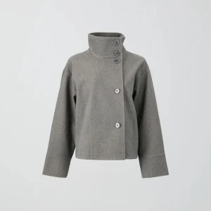 Kappa - Super fin kappa från gina tricot som tyvärr inte kommer till användning. Använd ca fem gånger så nästan nyskick❣️❣️ Skriv för egna bilder! Nypris:599