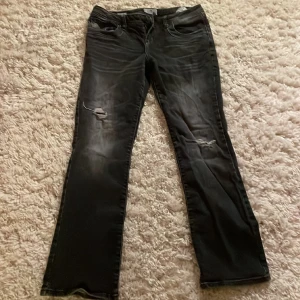 Lbt jeans - Säljer pågrund av att dom inte kommer till andvändning och är lite stora, men har krympt dom lite så mer som 27 än 30