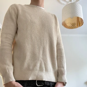 Ulltröja från Massimo dutti  - Riktigt fin tröja som endast är använd 2 gånger, inte ens blivit tvättad så den är i toppskick! Köpt ny för 799 från Massimo dutti i vintras