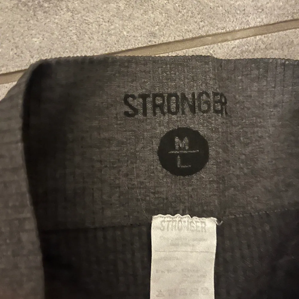 Så fina Stronger tights i bra skick . Jeans & Byxor.