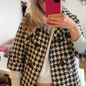 Jättefin jacka! - Superfin trekvartsärmad jacka! Använd 2 gånger! Köpt här på plick. Pris går alltid att diskutera 🫶🏻